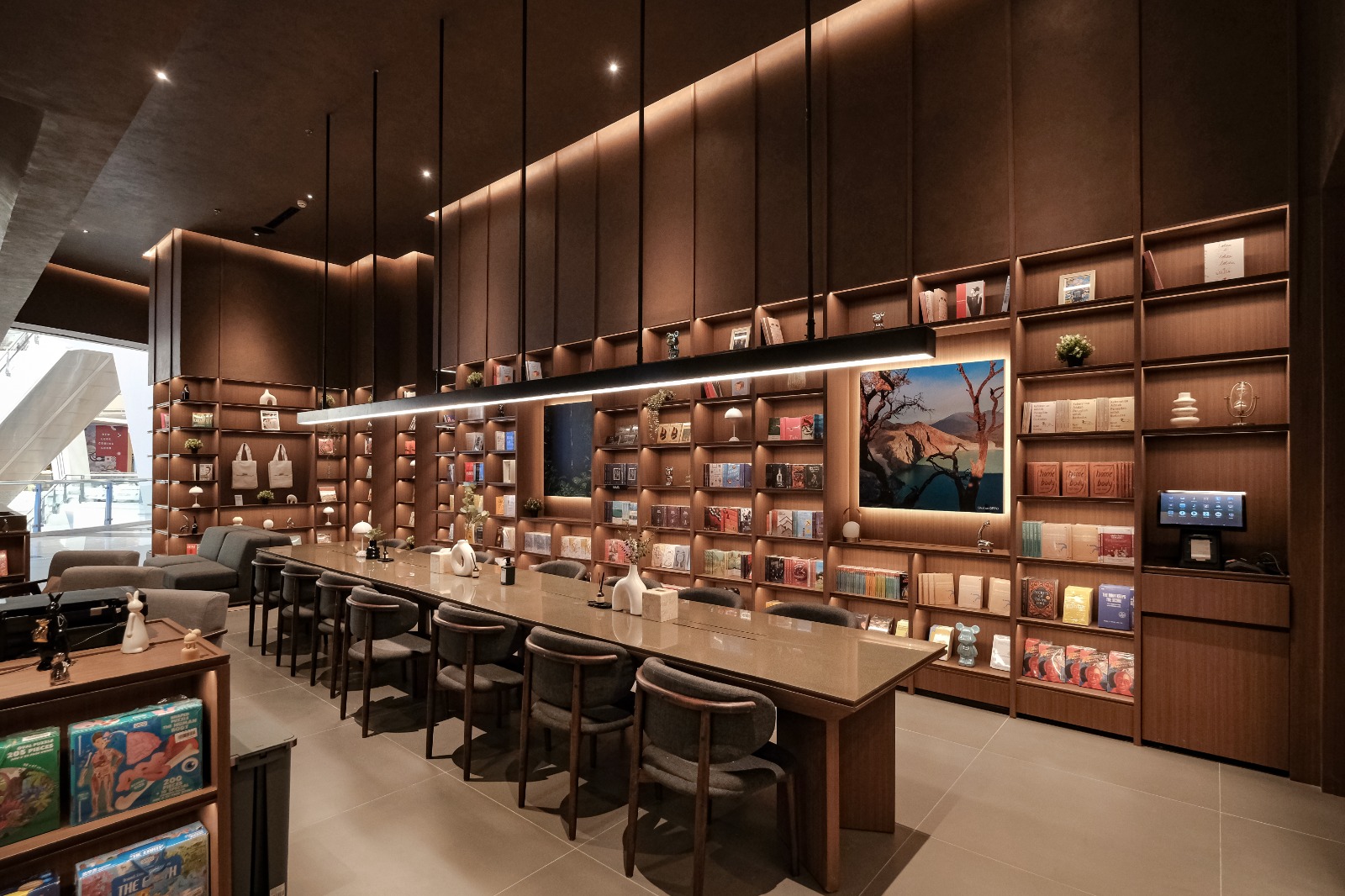 OPPO Experience Store Pacific Place Resmi Dibuka dengan Konsep Semakin Premium 